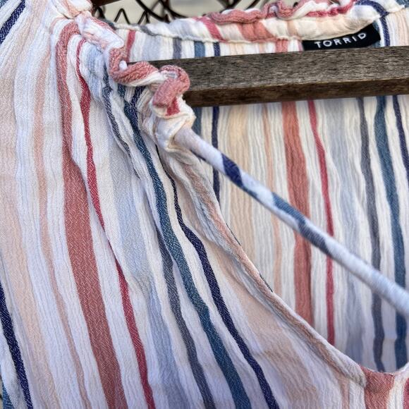 Torrid Ivory Stripe sleeveless pastel stripe summer blouse size 0 - Picture 4 of 7